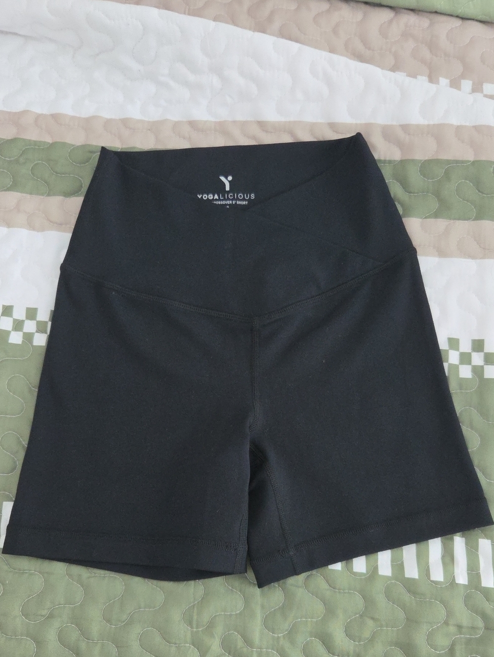 Yogalicious Black High-Rise V-Waist Bike Shorts